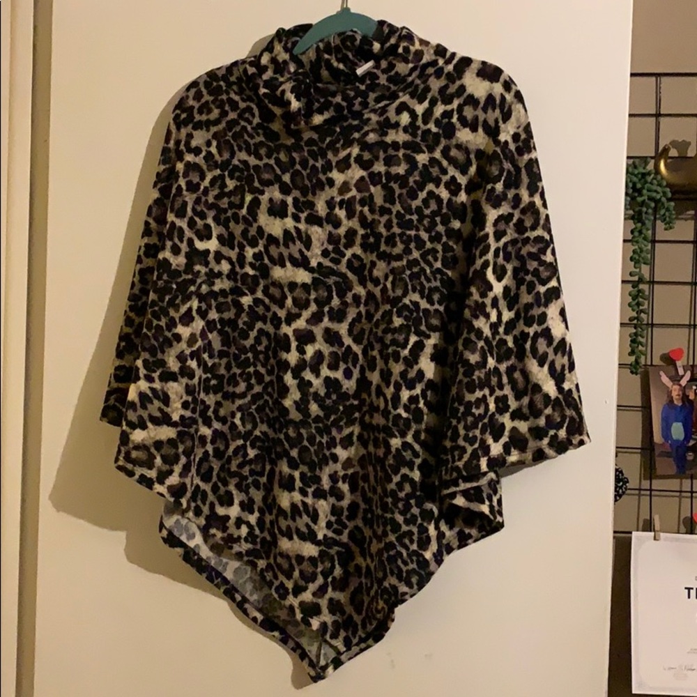 Leopard cape